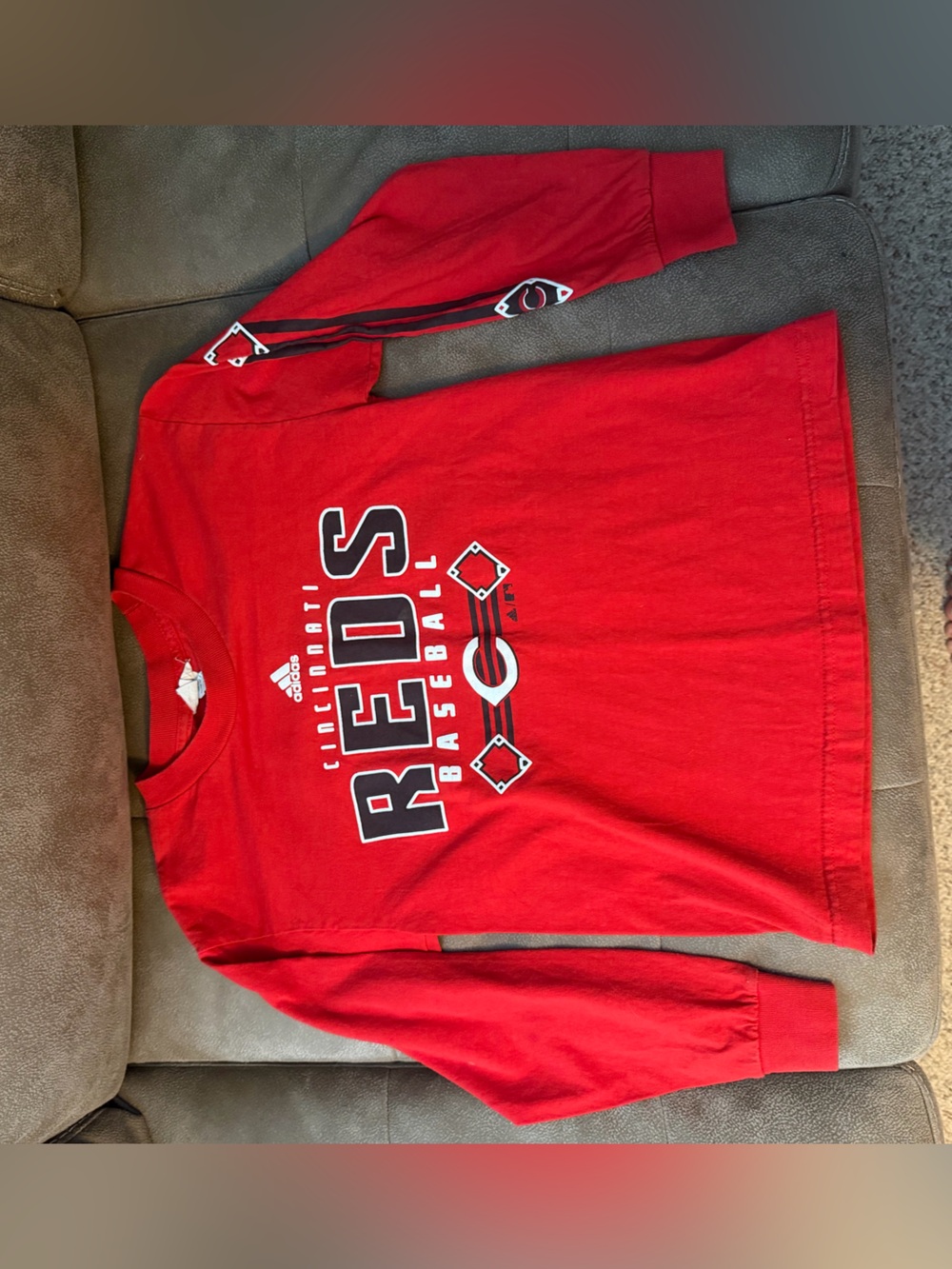 adidas Men’s Cincinnati Reds Red Crewneck Sweatshirt